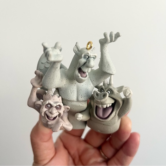 Hallmark Disney Hunchback Notre Dame Laverne Victor and Hugo Keepsake Ornament - Picture 6 of 6